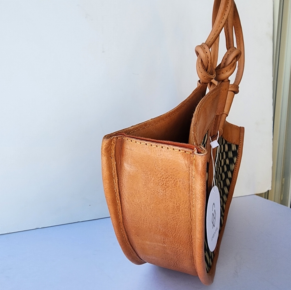 Street Level Elegant Women's Handmade Woven Sadie Straw & Leather Shoulder Bag - Picture 8 of 14